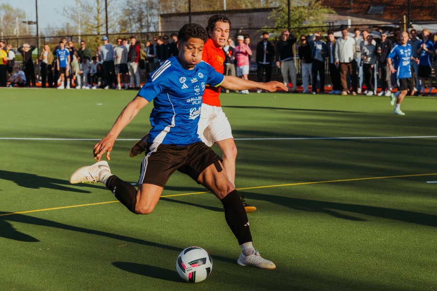 Actiemoment tijdens een Kopa voetbaltoernooi